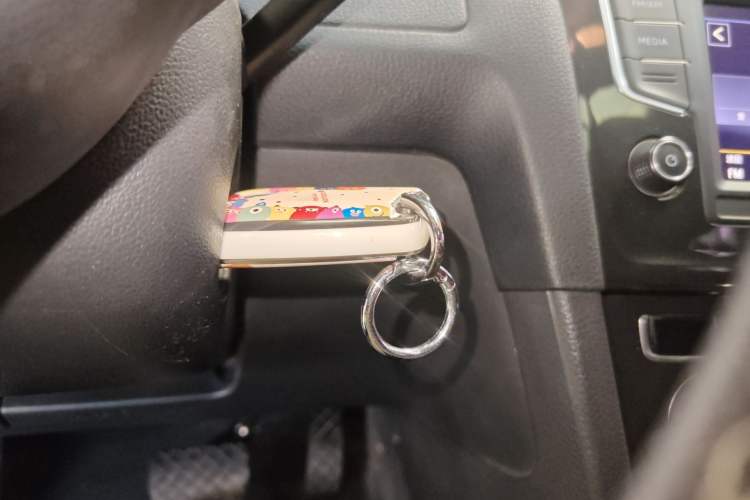 Used Volkswagen Golf 2017 1.6L Automatic Comfort Million-Vehicle Anniversary Edition
