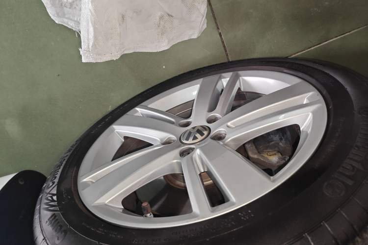 Used Volkswagen Sharan 2016 380TSI Comfort Edition 7-Seater Left Front Wheel Hub