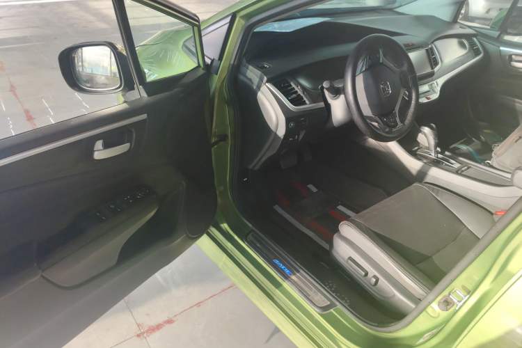 Used Honda Jade 2014 1.8L CVT Luxury Edition 5 seats
