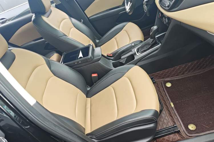 Used Chevrolet Monza 2020 320 Automatic Enjoyment Edition Right Front Seat