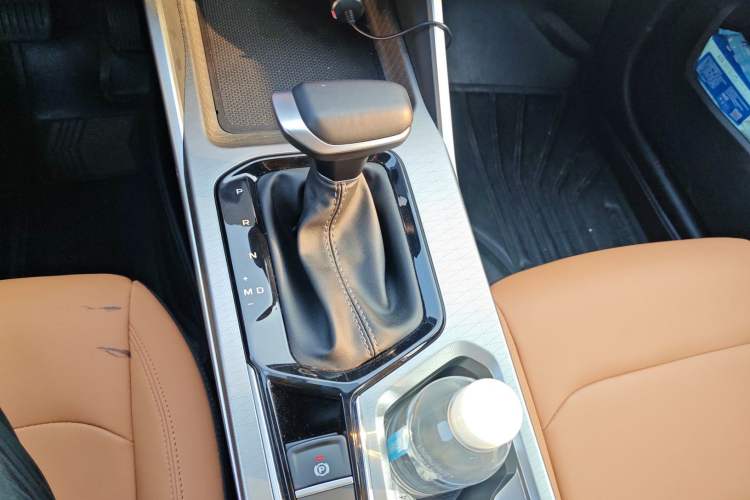 Used Geely Auto Emgrand 2025 4th Generation 1.5L CVT Flagship Version Gear Lever