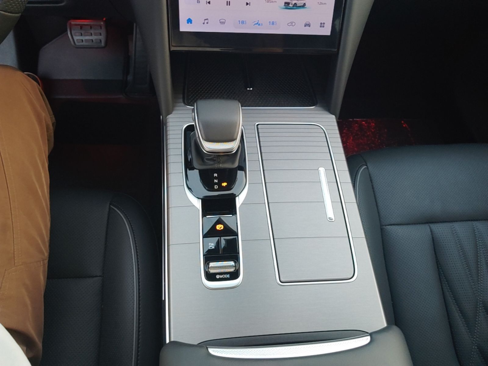 Hongqi HS7 PHEV 2024 2.0T PHEV Four-Wheel Drive Flagship Edition 7 Seats — снимка 16