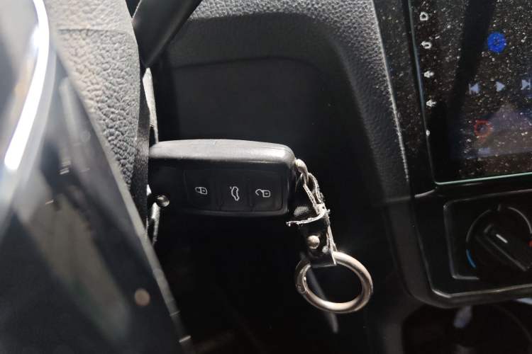 Used Volkswagen Santana 2016 1.6L Manual Comfort Edition
