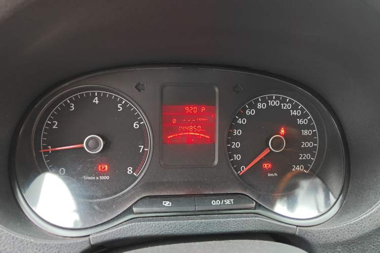 Used Volkswagen Polo 2011 1.6L Automatic ZhiShang Version Odometer Close Up