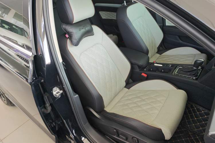 Used Volkswagen Magotan 2023 2 Million Units Limited Edition 330TSI DSG Leading Version