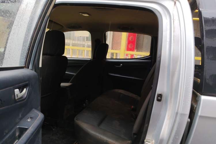 Used Isuzu JLM 2018 2.5T Two-Wheel Drive Diesel Luxury Version with Extended Cargo Bed JE4D25Q5A Left Rear Seat