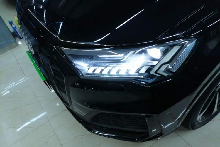 Used Audi Q7 2021 55 TFSI quattro S line Sport model
