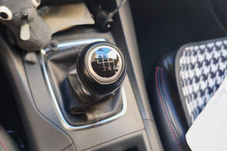 Used Mazda 3 Axela 2014 Sedan 1.5L Manual Comfort Model Gear Lever