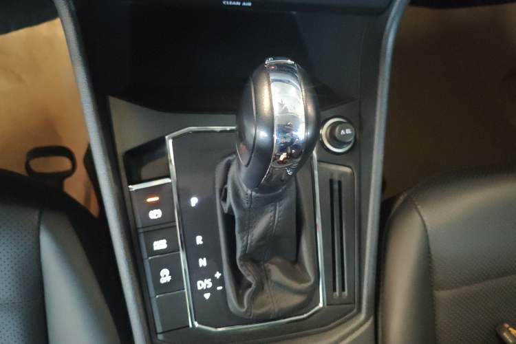 Used Volkswagen Lavida 2019 1.5L Automatic Comfort Edition China VI Standard Gear Lever