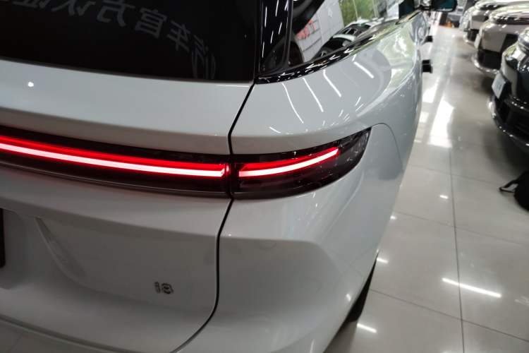 Used Li Auto i8 2025 Model Standard Version Exterior 3