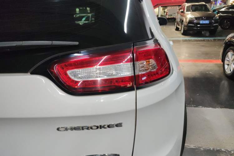 Used Jeep Cherokee 2016 2.0L Superior Edition