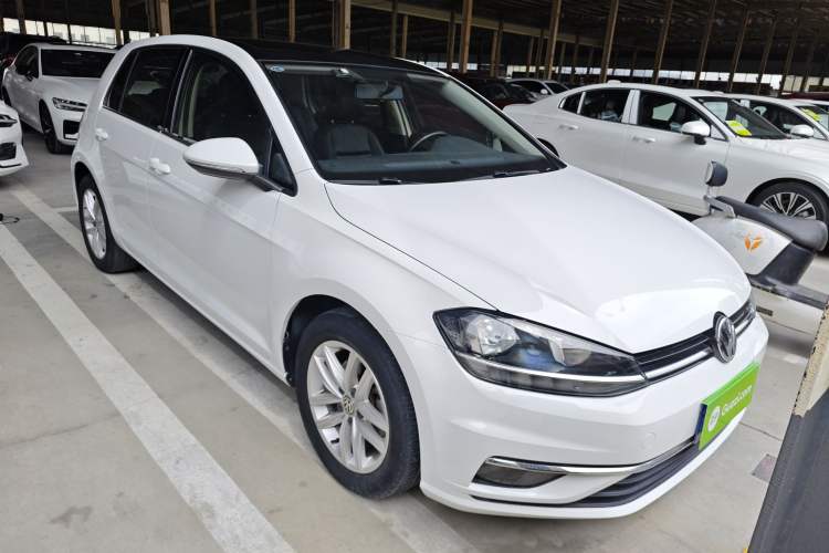 Used Volkswagen Golf 2019 200TSI DSG Comfort & Ambition Edition China VI Standard Front Right 45 Deg