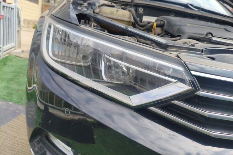 Used Volkswagen Magotan 2017 330TSI DSG Luxury Model Right Front Headlight