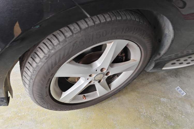 Used Mercedes-Benz M-Class 2015 ML 400 4MATIC Dynamic Model Left Front Wheel Hub