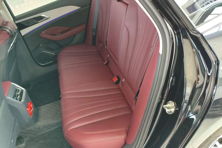 Used Hongqi H5 2025 2.0T Automatic Flag Edition – 500 000 Units Commemorative Version