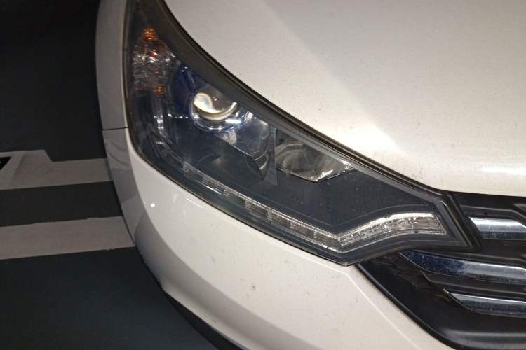 Used Dongfeng Aeolus AX7 2016 2.0L Automatic Zhiyi Trim Right Front Headlight