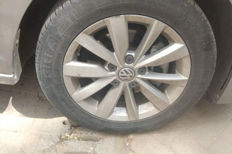 Used Volkswagen Bora 2019 280TSI DSG Elite Model Right Front Wheel Hub