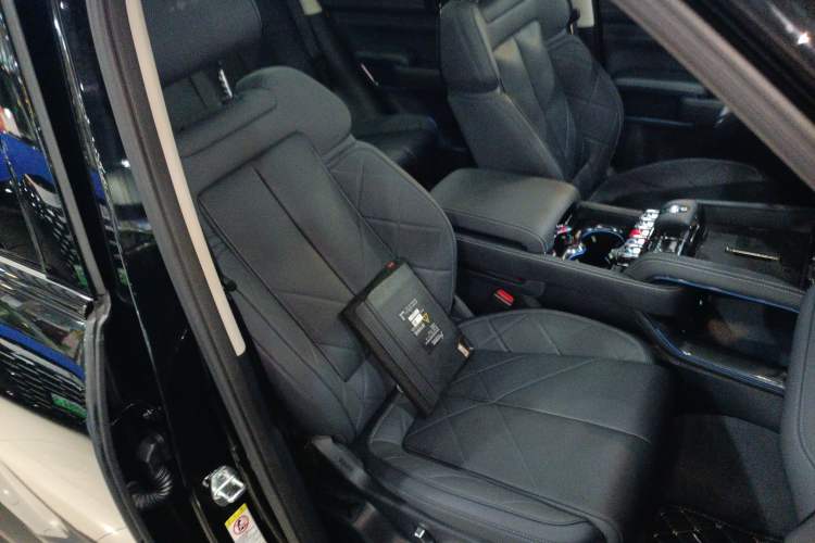 Used Formula Leopard Leopard 5 2023 Navigator Edition
