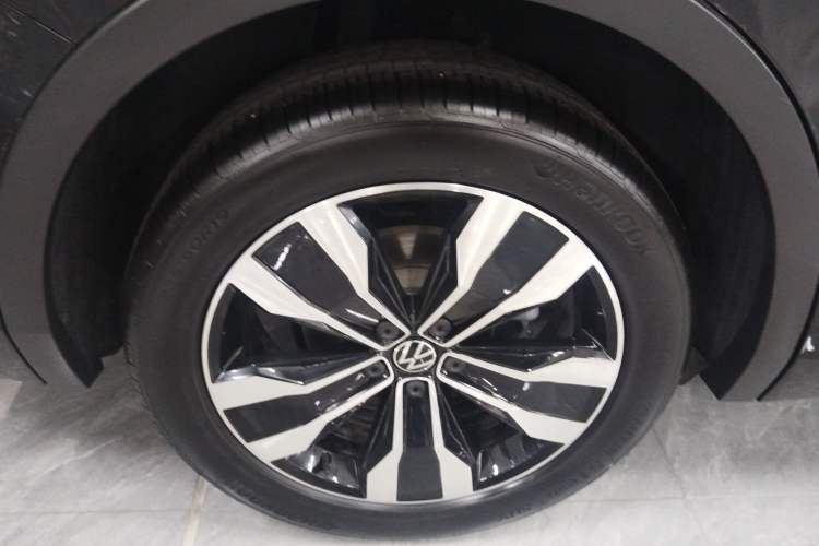 Used Volkswagen Tiguan L 2024 Outstanding Model 330TSI Automatic Two-Wheel Drive R-Line Dragon Glory Edition