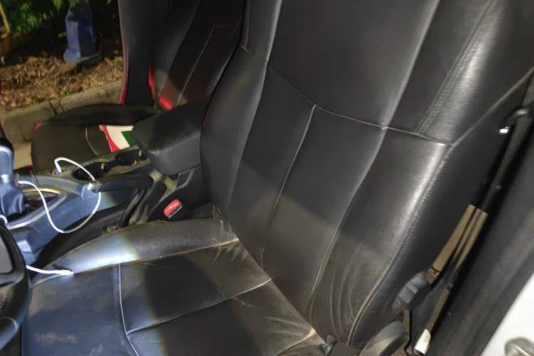 Used Dongfeng Aeolus AX7 2015 2.0L Manual Zhiyi Trim
