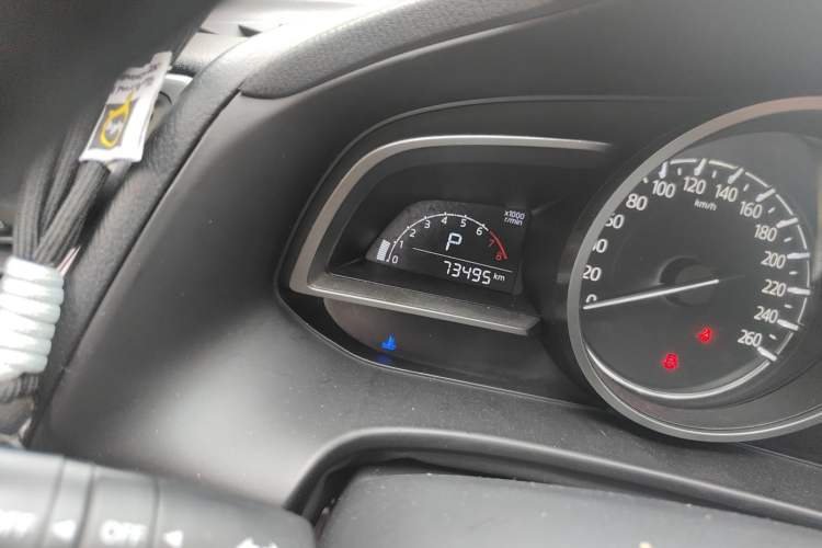 Used Mazda 3 Axela 2017 Hatchback 2.0L Automatic Luxury Model Emission Standard China V Odometer Close Up