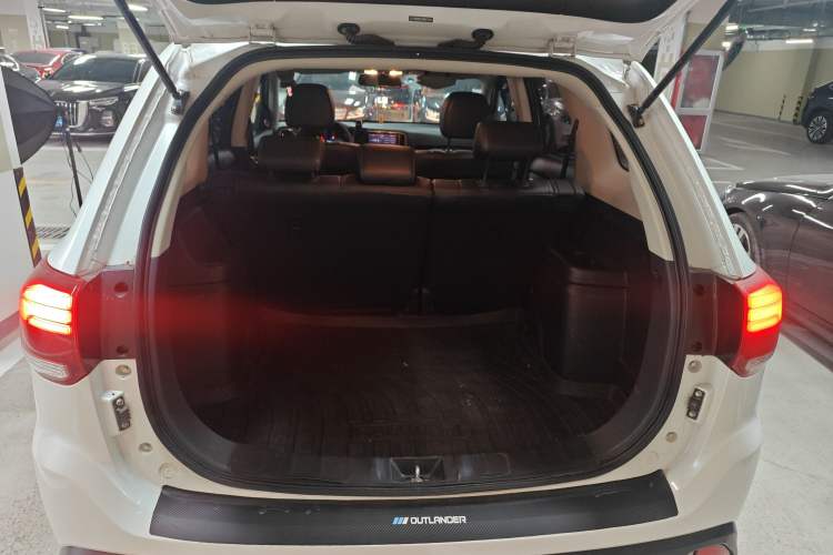 Used Mitsubishi Outlander 2018 2.0L Two-Wheel Drive Glory Edition 5 Seats