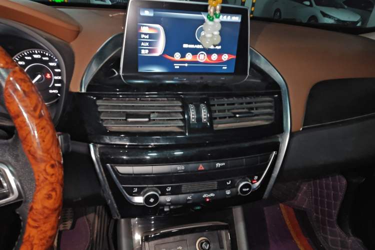 Used BORGWARD BX5 2017 20TGDI Automatic Two-Wheel Drive Pioneer Edition Audio And AC Panel