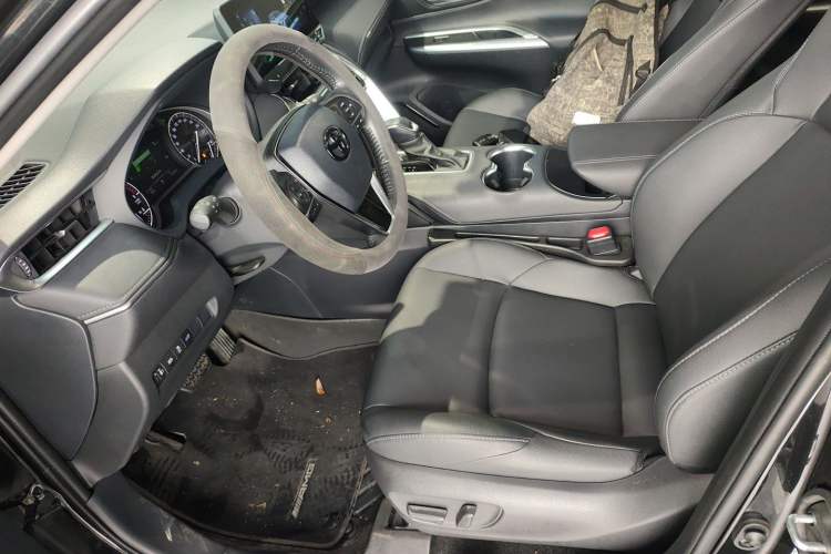 Used Toyota Venza 2023 2.0L CVT Two-Wheel Drive Luxury Edition Left Front Seat