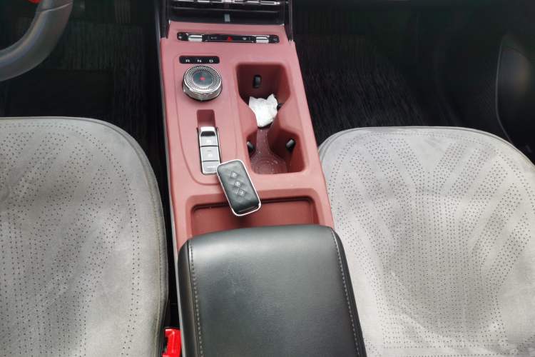 Used Wuling Xingguang 2024 Co-Creation Edition 510 Advanced Model Gear Lever