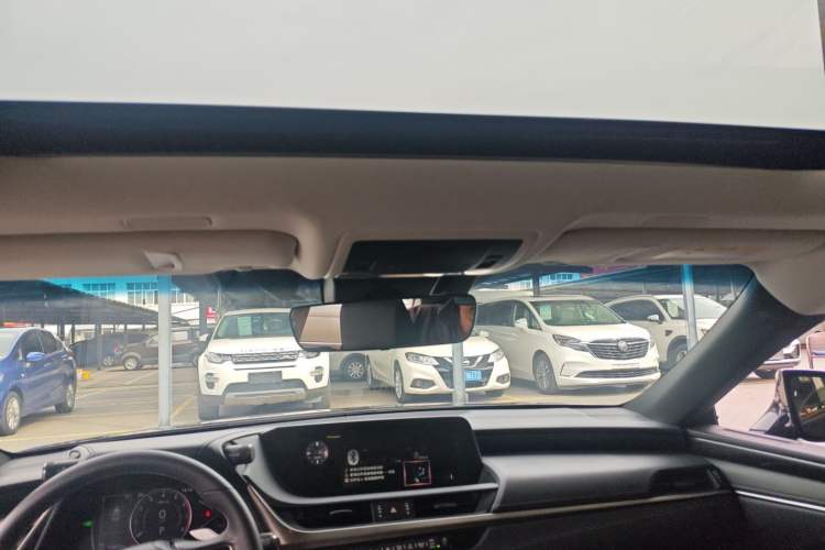 Used Lexus ES 2018 300h Premier Edition China V Standard
