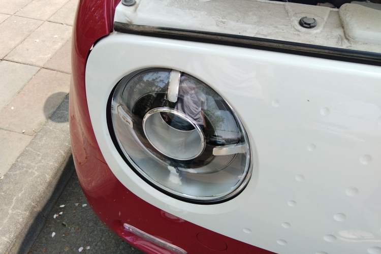 Used ORA Black Cat 2021 351 km Luxury Version Right Front Headlight