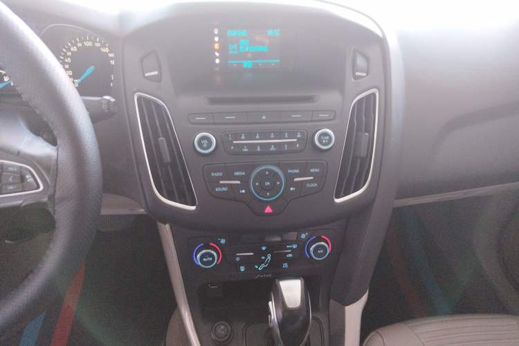 Used Ford Focus 2015 Hatchback 1.6L Automatic Fashion Edition Audio And AC Panel