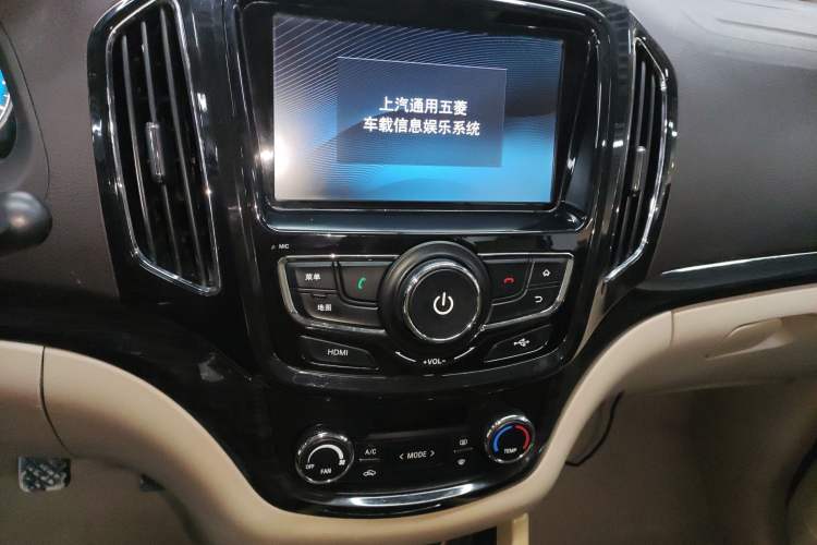 Used Baojun 730 2014 1.5L Manual Luxury Navigation ESP Version 7 Seats