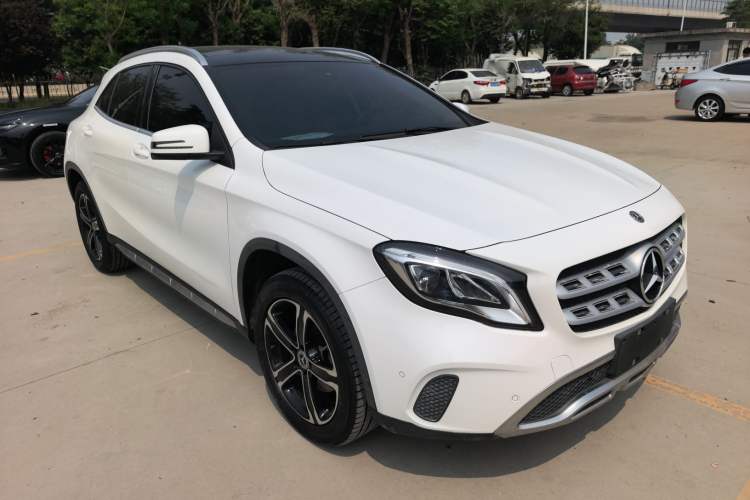 Used Mercedes-Benz GLA 2018 GLA 200 Fashion Model Front Right 45 Deg