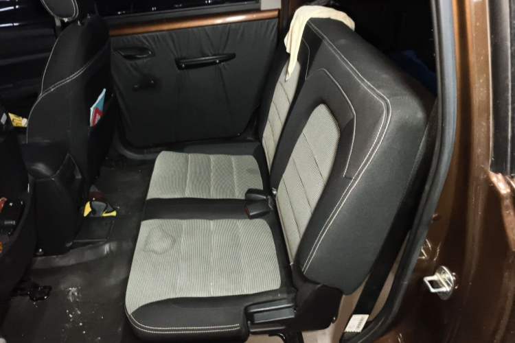 Used Wuling Hongguang 2019 1.5L S Basic Version China VI Standard LAR