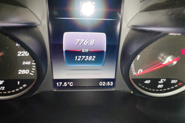 Used Mercedes-Benz GLC 2019 GLC 260 L 4MATIC Dynamic Model Odometer Close Up