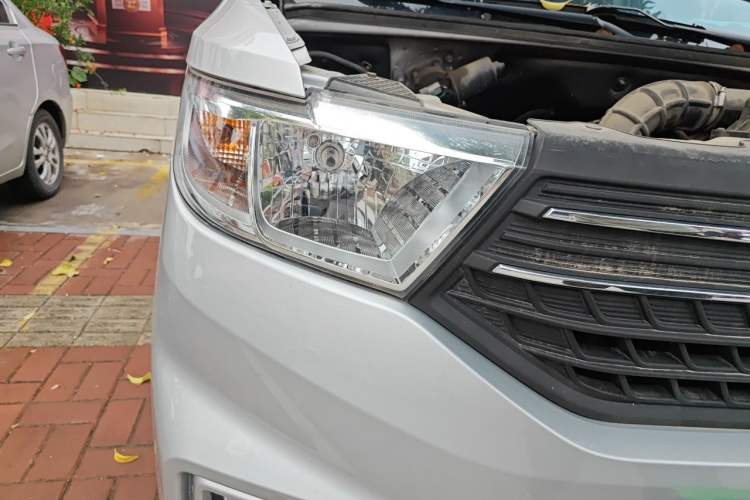 Used Wuling Hongguang V 2019 1.5L Jingqu Version China VI LAR
