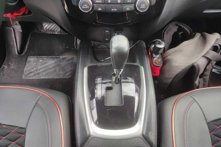 Used Nissan X-Trail 2015 2.0L CVT Comfort MAX Edition 2WD Gear Lever