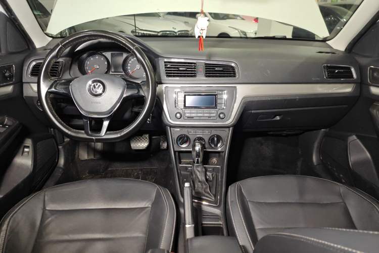 Used Volkswagen Lavida 2015 1.6L Automatic Comfort Edition Center Console