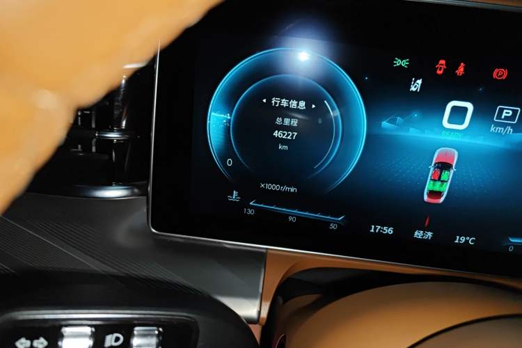 Used Hongqi H9 2020 2.0T Smart Connect Flagship Edition Odometer Close Up