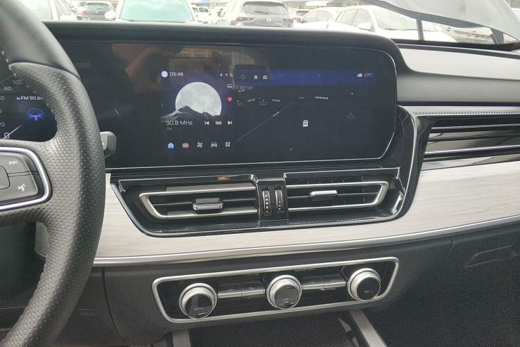 Used Hongqi HS5 2025 2.0T Two-Wheel Drive Flagship Pro Edition Audio And AC Panel