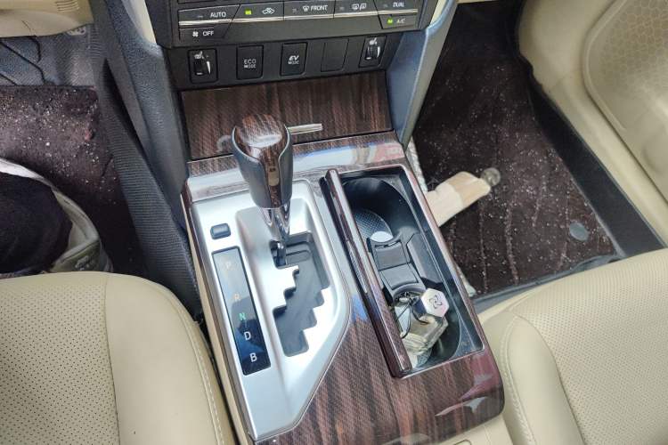 Used Toyota Camry 2015 Dual-Engine 2.5 HG Luxury Navigation Edition Gear Lever