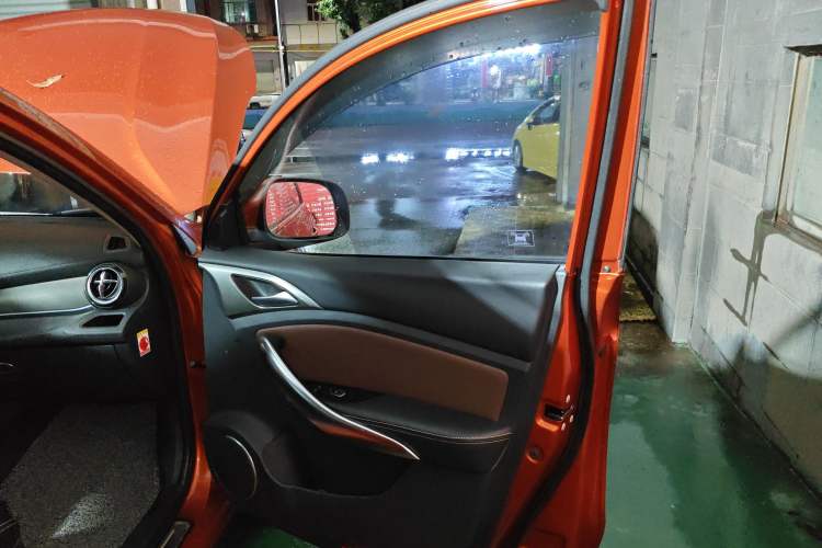 Used BYD Song 2016 GaiShi Edition 1.5TI Manual Elite Model
