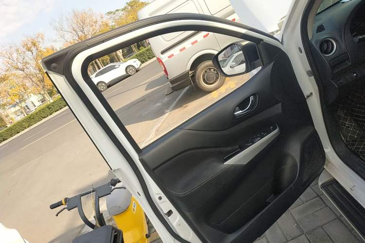 Used Nissan Navara 2017 2.5L Automatic 2WD Luxury Edition QR25
