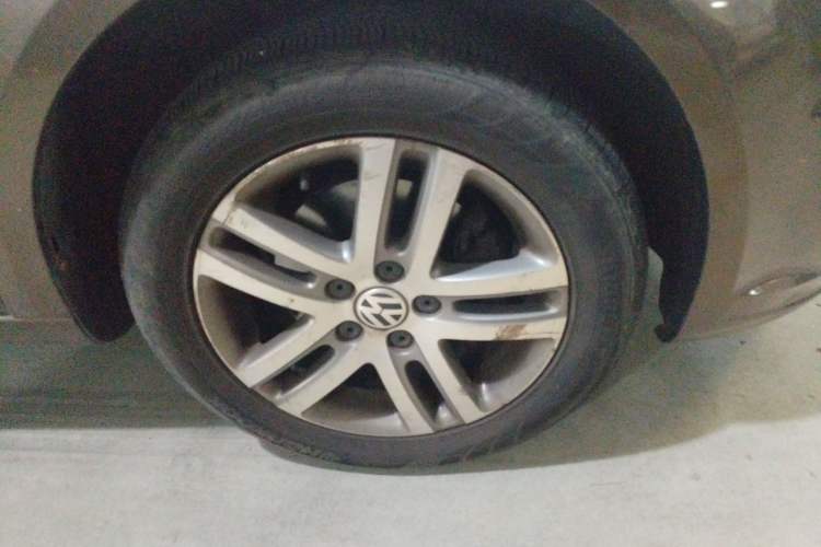 Used Volkswagen Touran 2011 1.4T DSG ZhiZhen Edition 7-Seater
