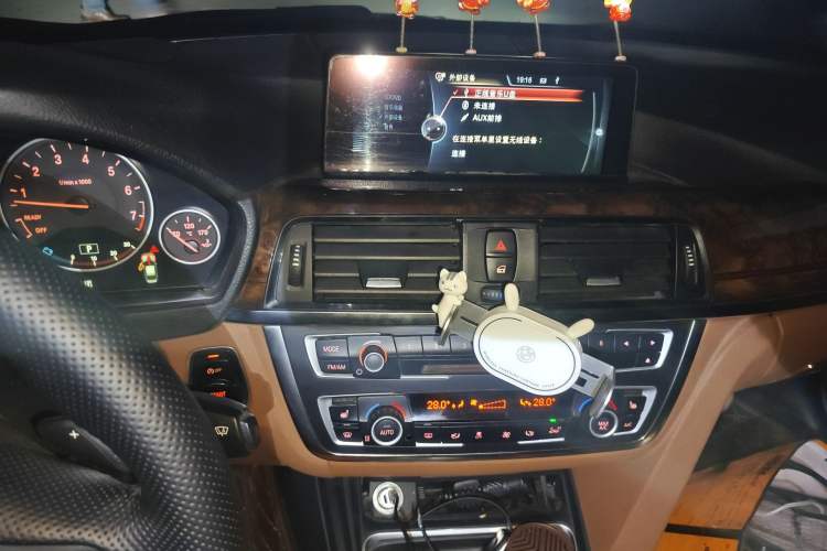 Used BMW 3 Series 2015 320Li Luxury Design Package Premium Edition Audio And AC Panel