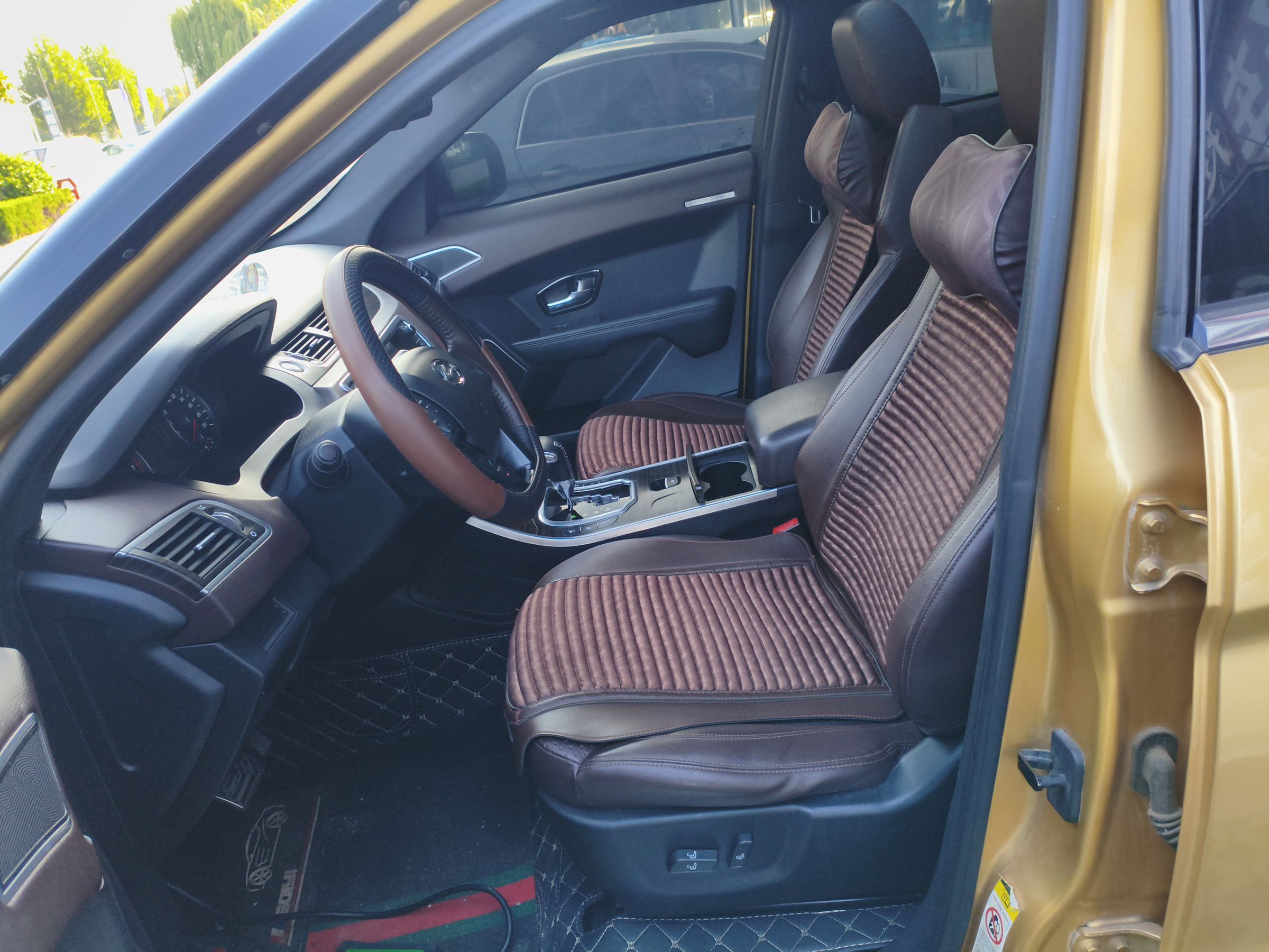 Переднее сиденье в автомобиле