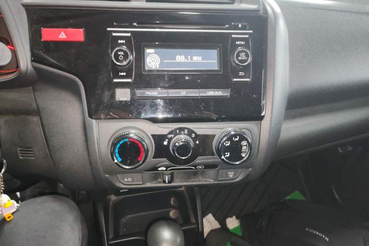 Used Honda Fit 2014 1.5L LX CVT Comfort Model Audio And AC Panel