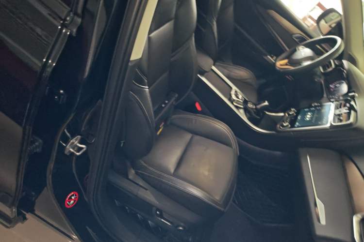 Used Lynk & Co 01 2017 2.0T Two-Wheel Drive Pro Edition Right Front Seat