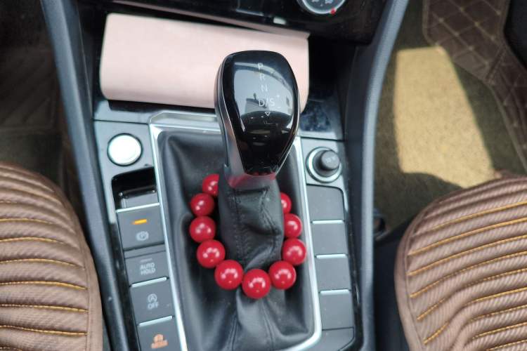 Used Volkswagen Sagitar  Gear Lever